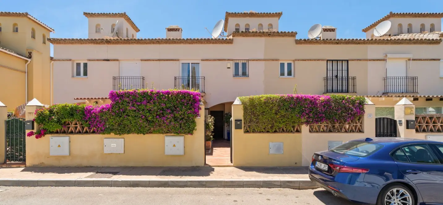 Sale of townhouse in Guadalmina Baja 1