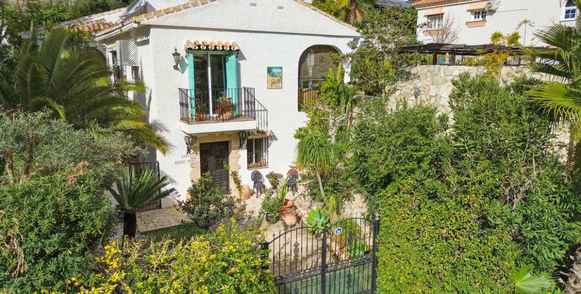 Sale of detached villa in Mijas 1