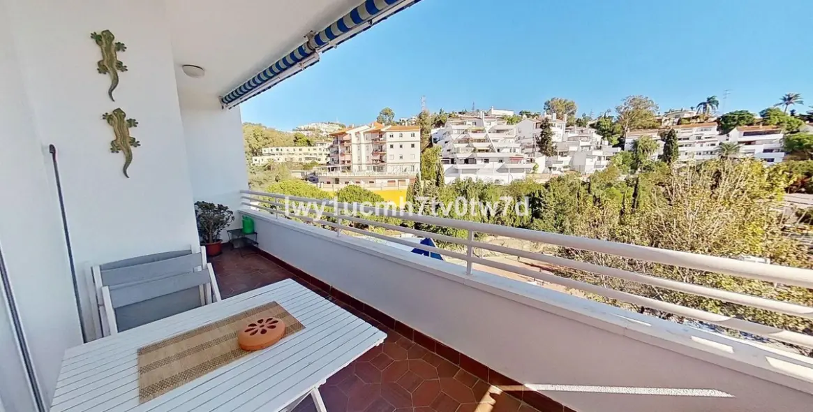 Sale of middle floor apartment in Cerrado de Calderón 1