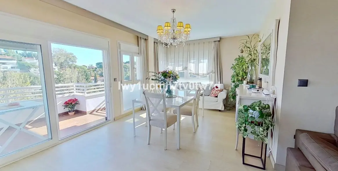 Sale of middle floor apartment in Cerrado de Calderón 5