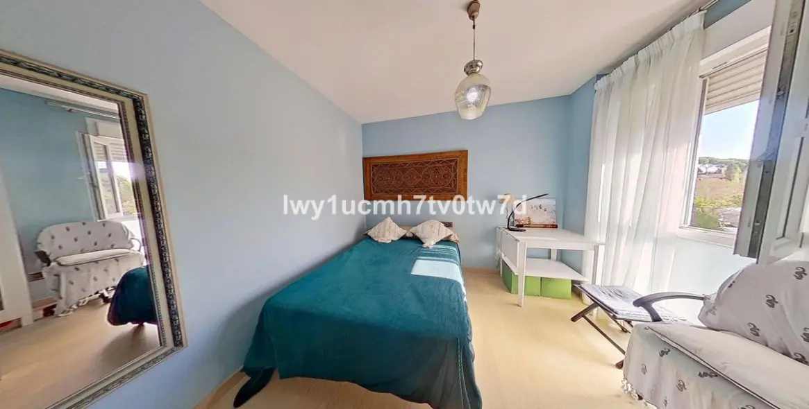Sale of middle floor apartment in Cerrado de Calderón 7