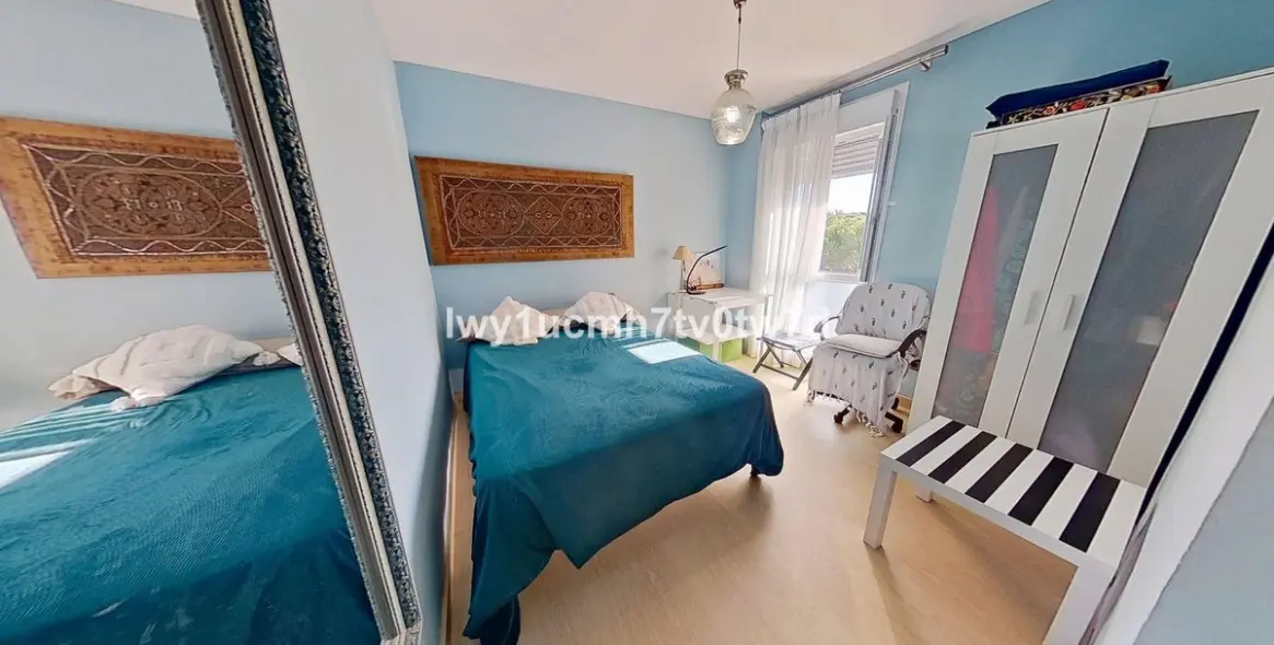 Sale of middle floor apartment in Cerrado de Calderón 8