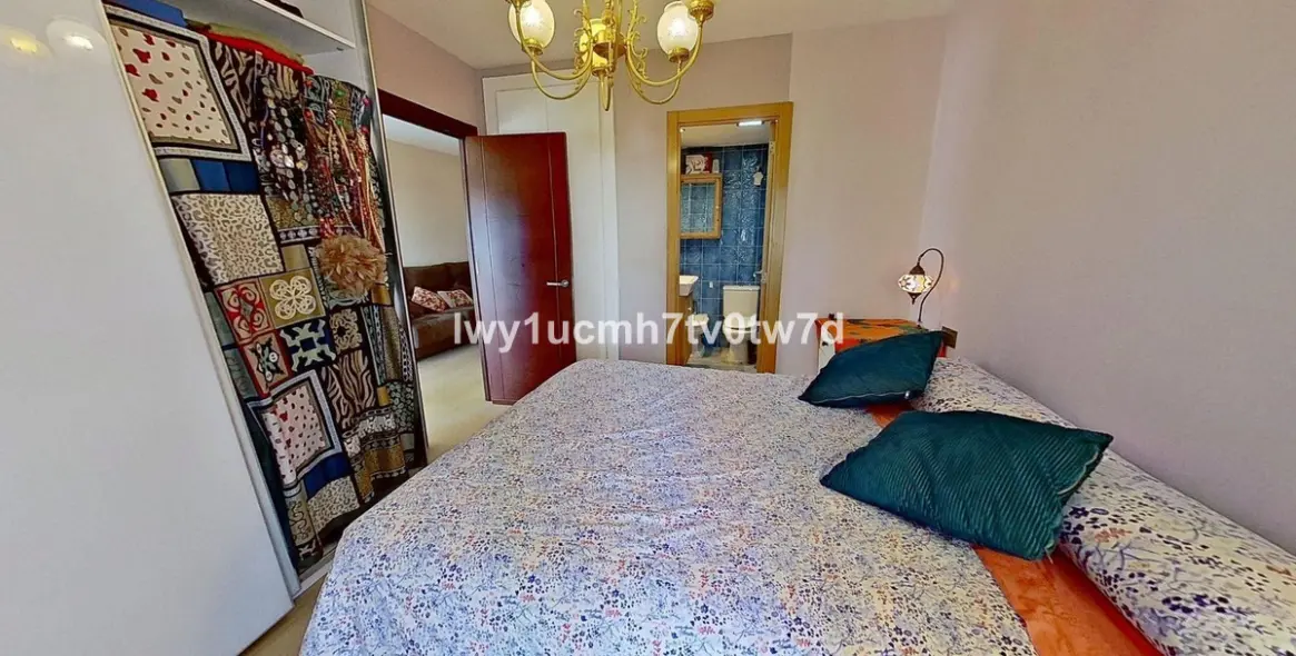 Sale of middle floor apartment in Cerrado de Calderón 11