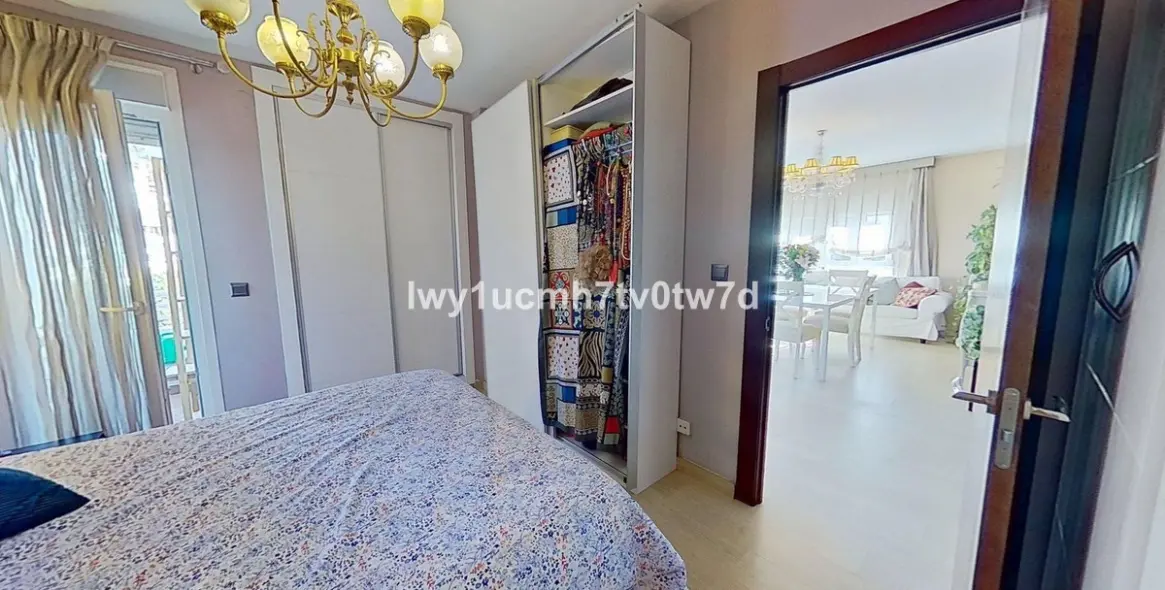 Sale of middle floor apartment in Cerrado de Calderón 12