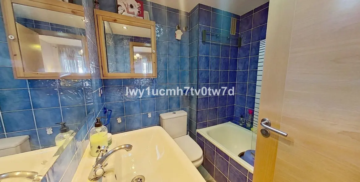 Sale of middle floor apartment in Cerrado de Calderón 13