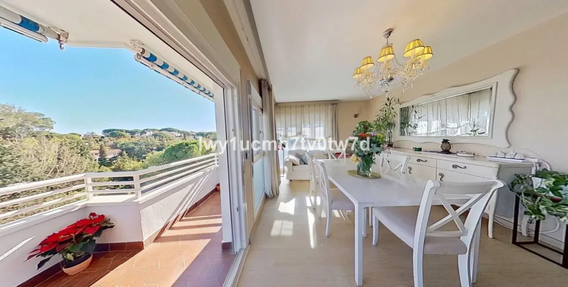 Sale of middle floor apartment in Cerrado de Calderón 14