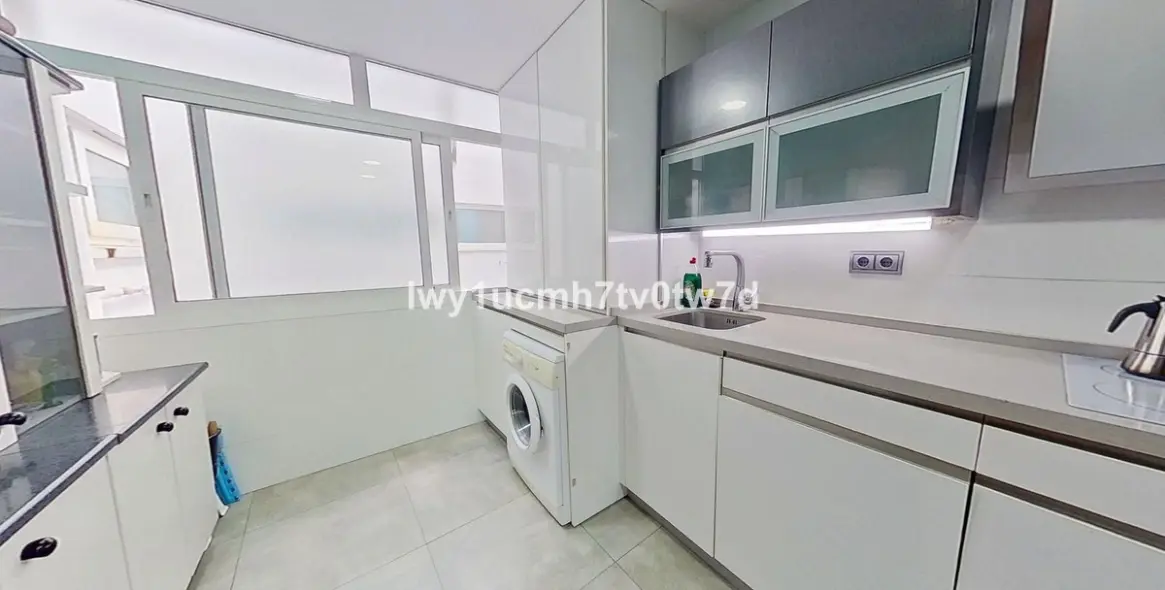 Sale of middle floor apartment in Cerrado de Calderón 21