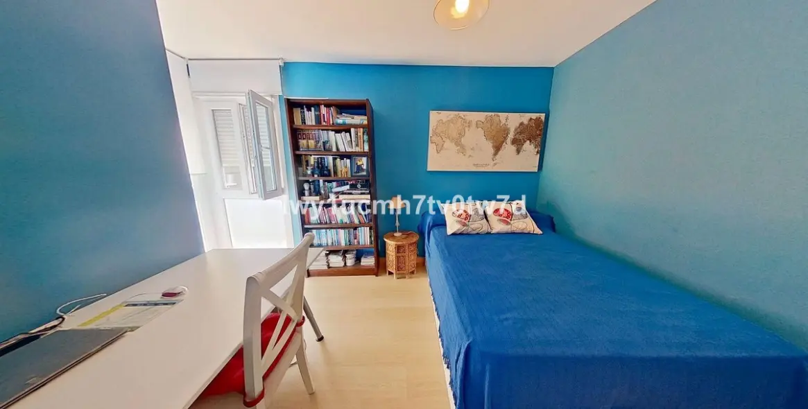 Sale of middle floor apartment in Cerrado de Calderón 24