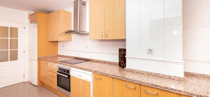 Venta de apartamento en planta media en Hacienda del Sol 2