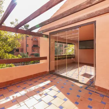 Venta de apartamento en planta media en Hacienda del Sol