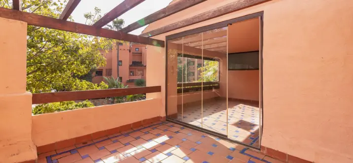 Venta de apartamento en planta media en Hacienda del Sol 3