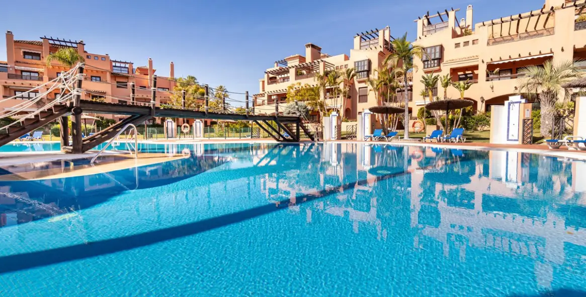 Продажа апартаментов на среднем этаже в Hacienda del Sol 5