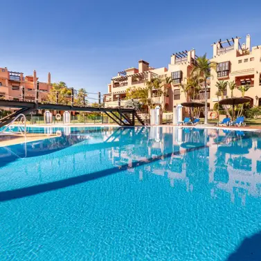 Venta de apartamento en planta media en Hacienda del Sol