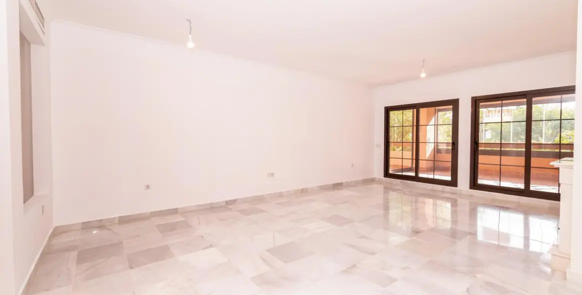 Продажа апартаментов на среднем этаже в Hacienda del Sol 7