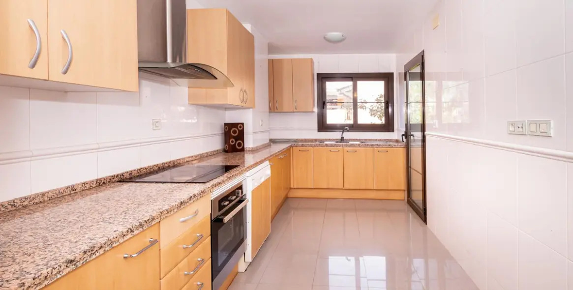 Продажа апартаментов на среднем этаже в Hacienda del Sol 10