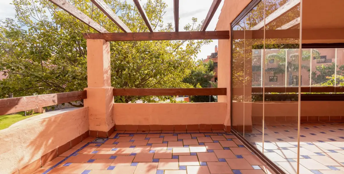 Продажа апартаментов на среднем этаже в Hacienda del Sol 11