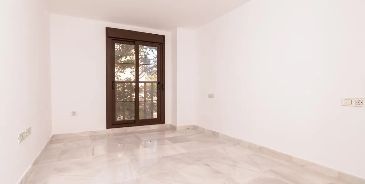 Продажа апартаментов на среднем этаже в Hacienda del Sol 15