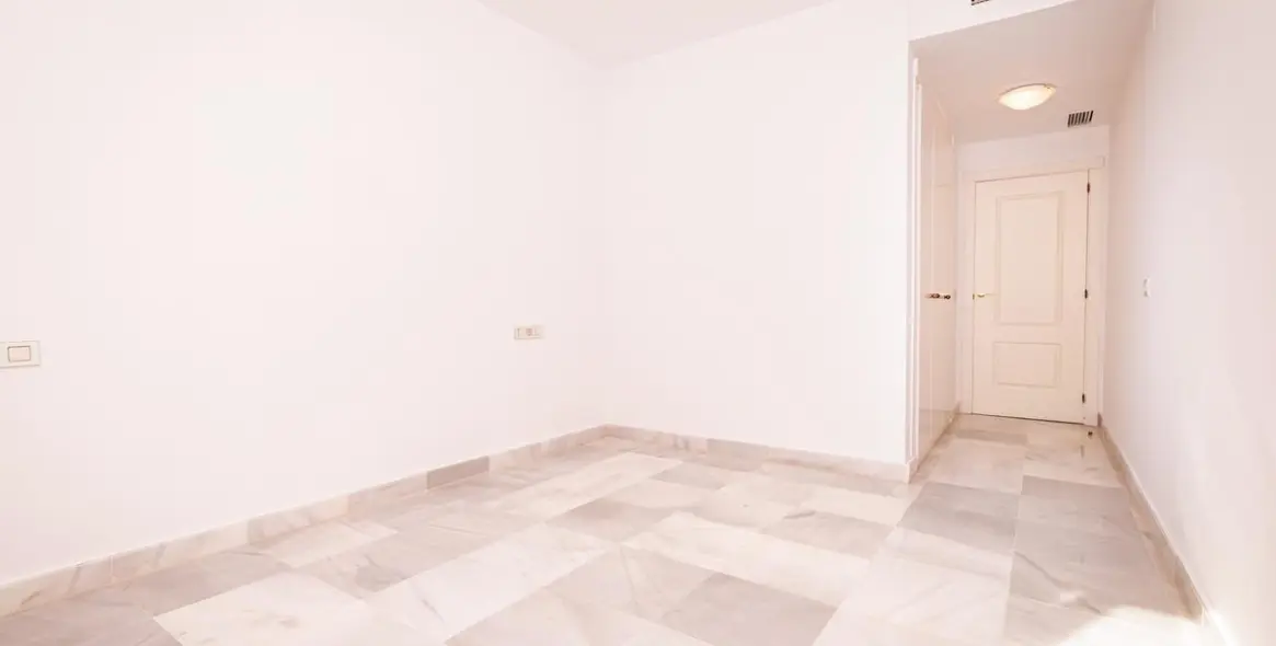 Продажа апартаментов на среднем этаже в Hacienda del Sol 17