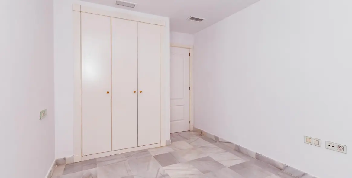 Продажа апартаментов на среднем этаже в Hacienda del Sol 18