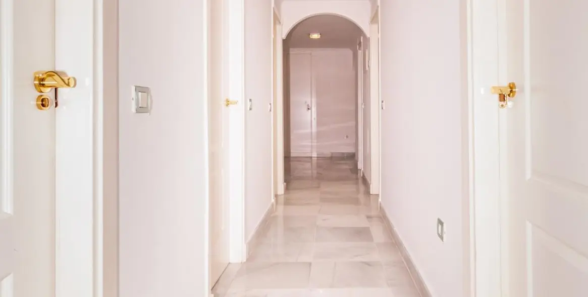 Sale of middle floor apartment in Hacienda del Sol 21