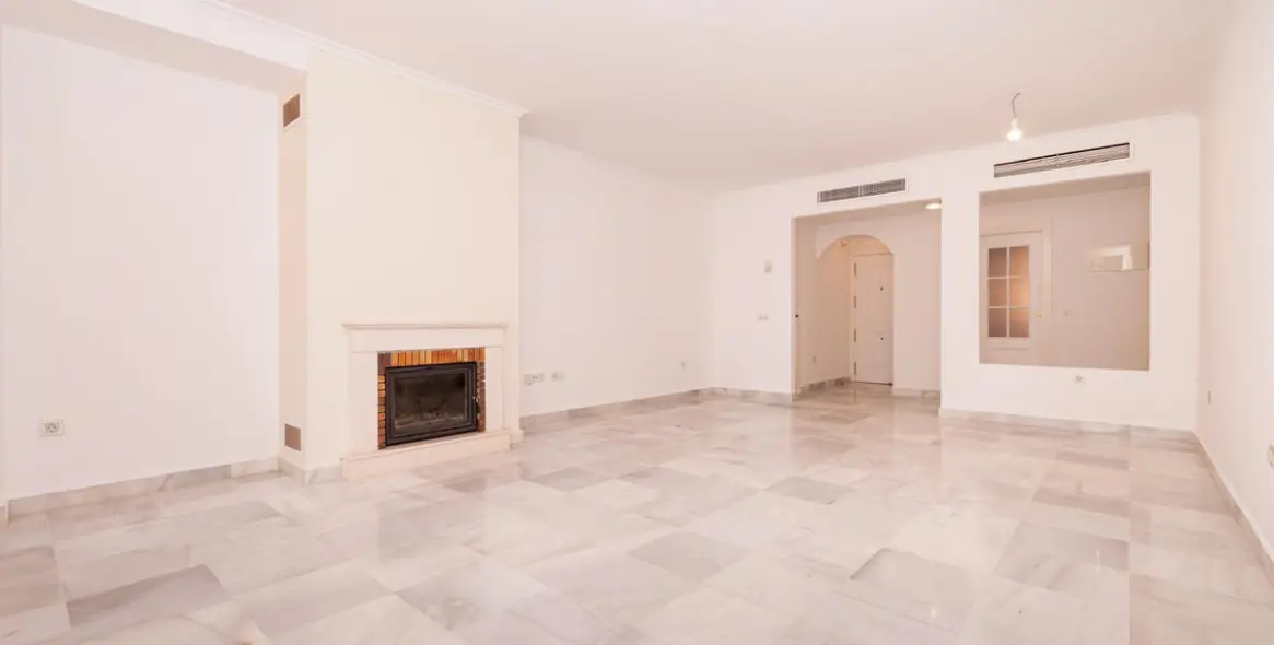 Sale of middle floor apartment in Hacienda del Sol 24