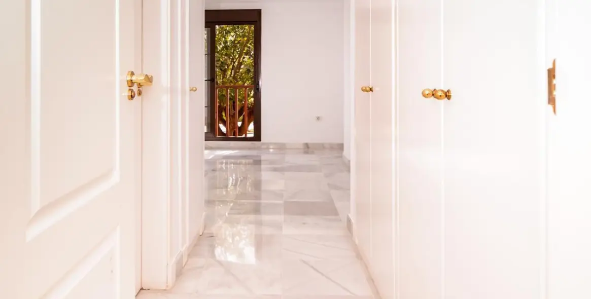 Sale of middle floor apartment in Hacienda del Sol 30