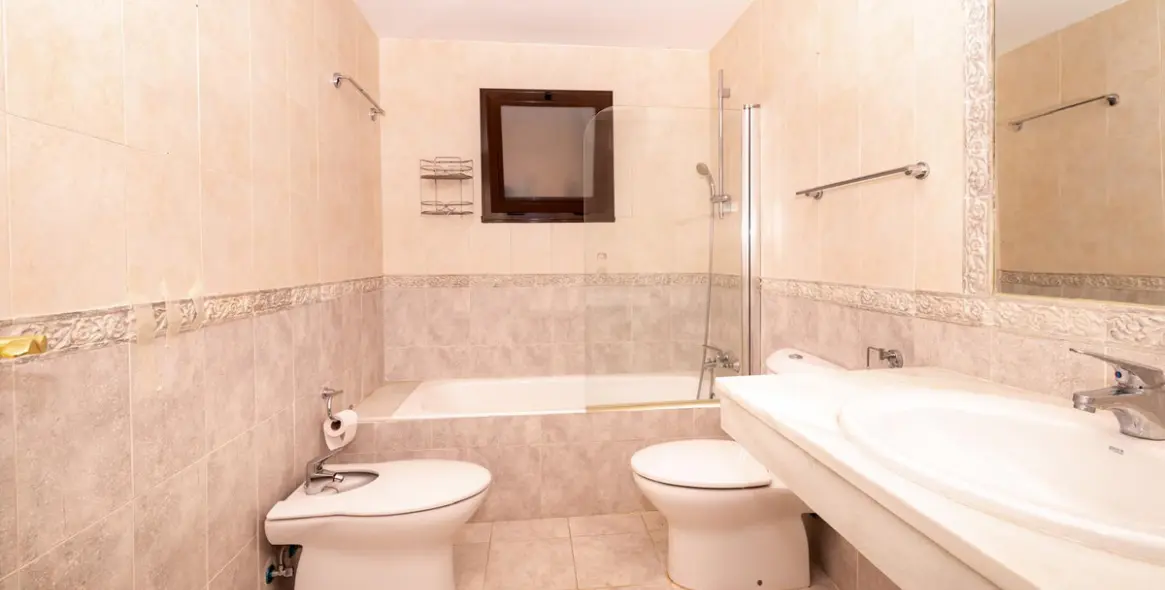 Sale of middle floor apartment in Hacienda del Sol 31