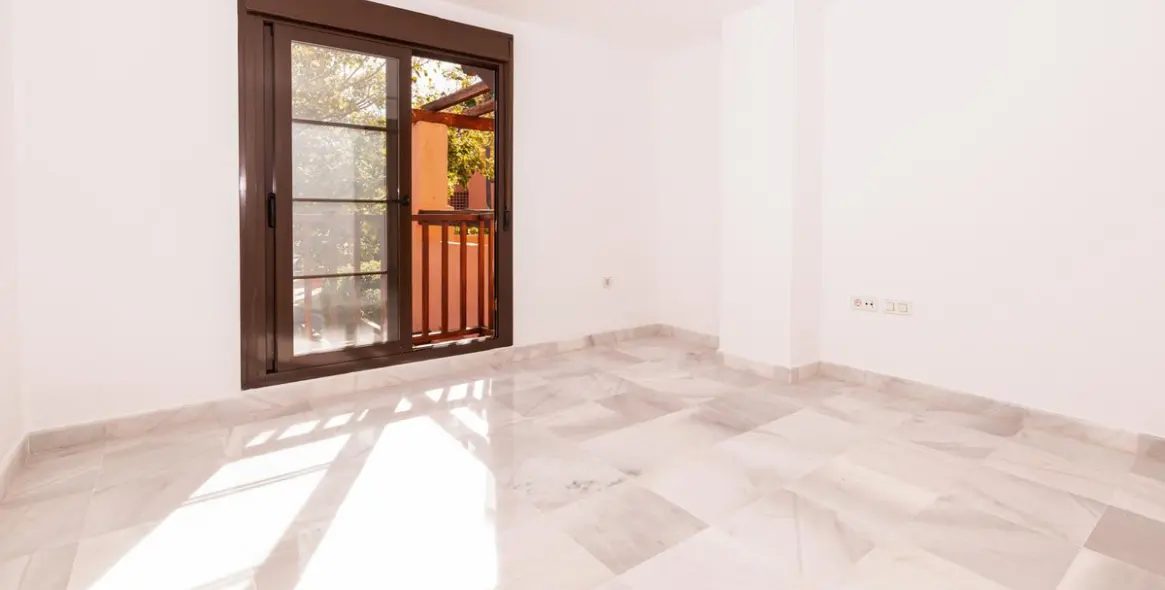 Sale of middle floor apartment in Hacienda del Sol 38