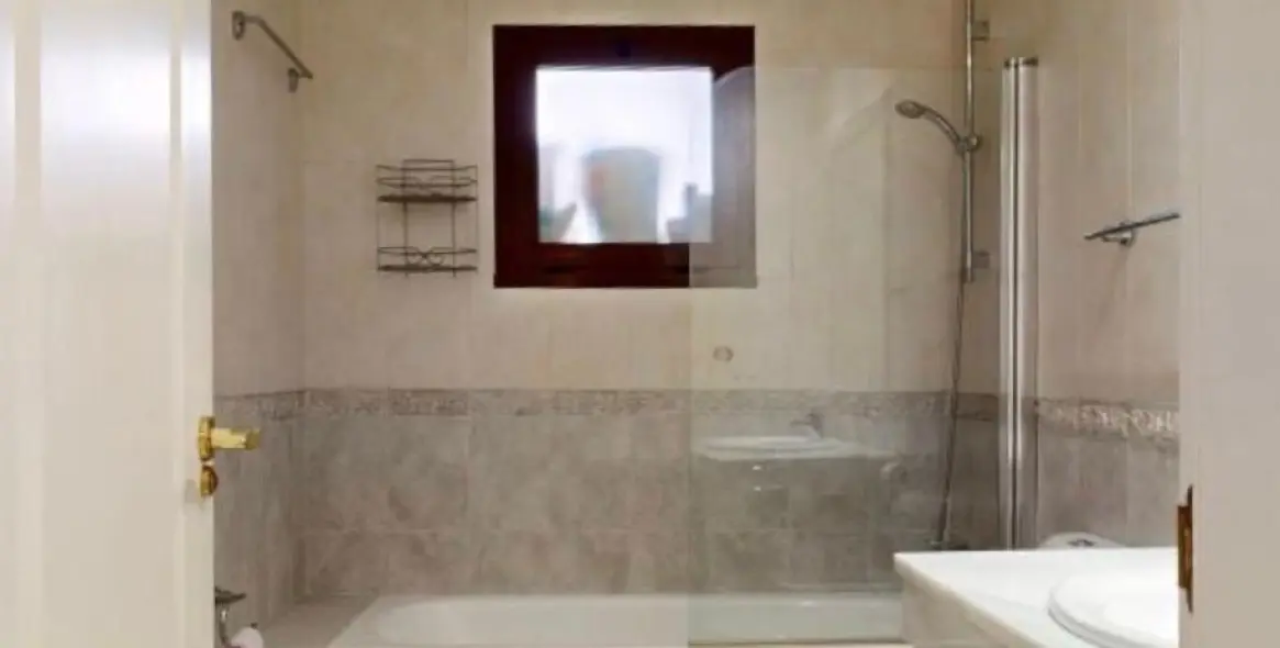 Sale of middle floor apartment in Hacienda del Sol 50