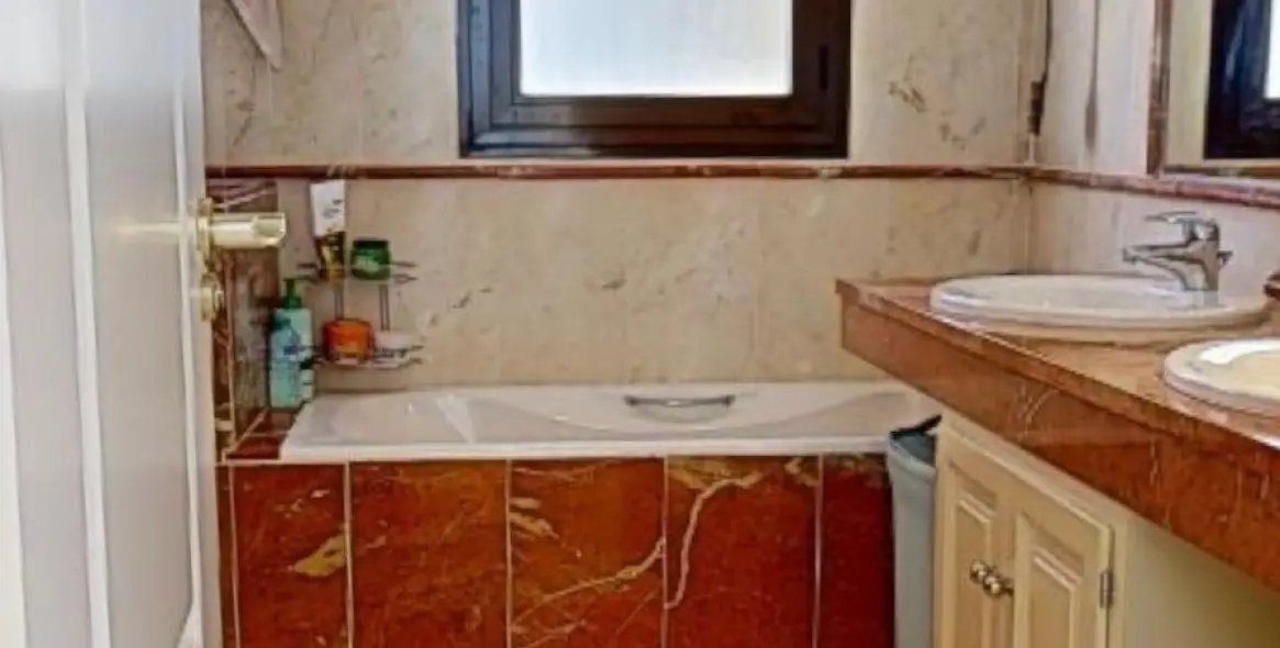 Sale of middle floor apartment in Hacienda del Sol 52