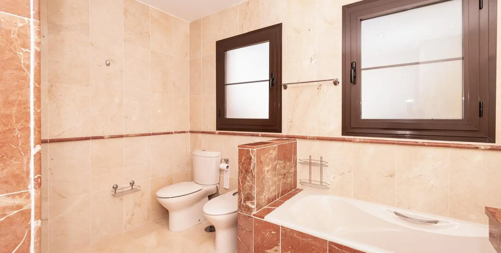 Sale of middle floor apartment in Hacienda del Sol 10