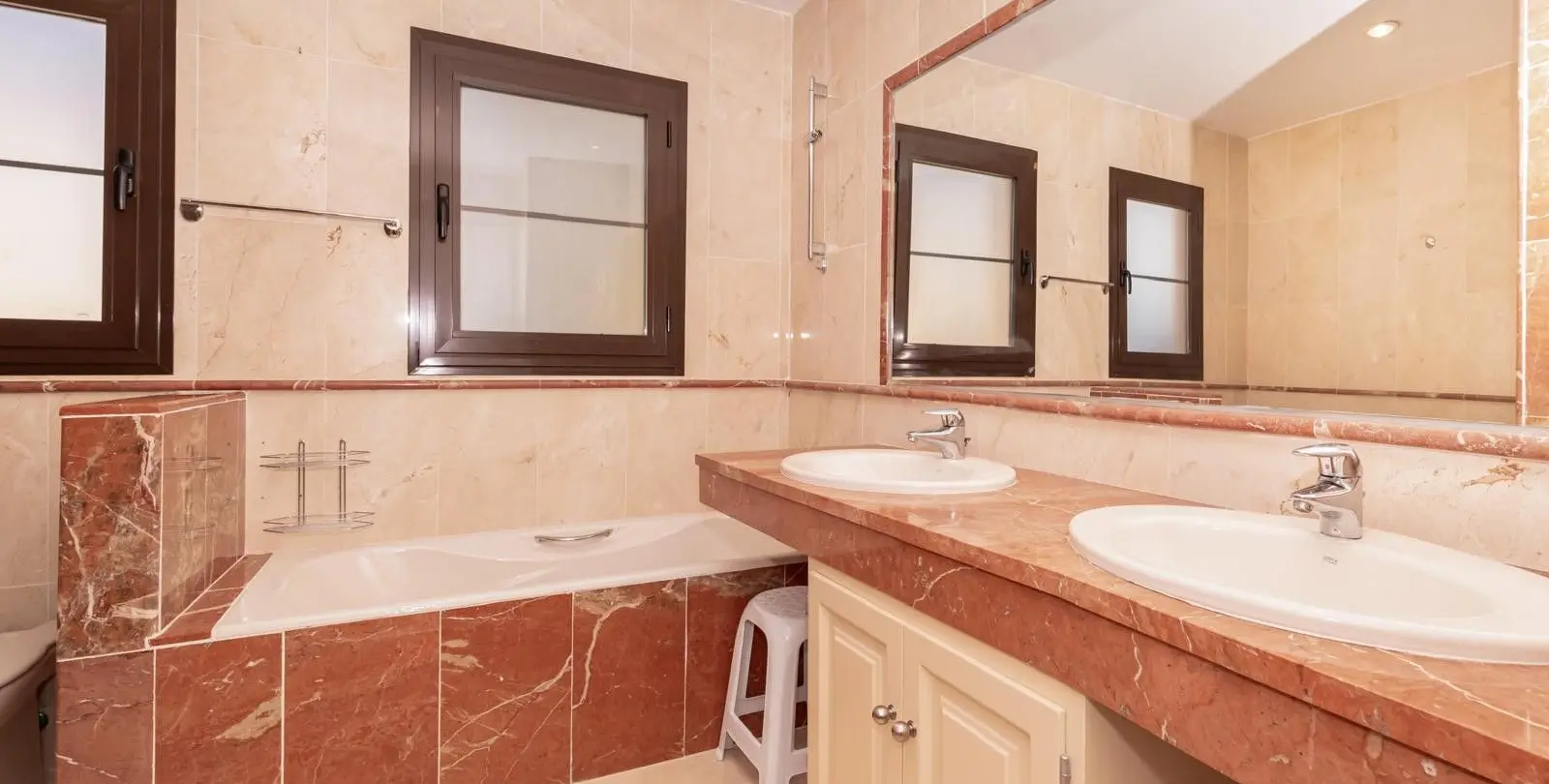 Sale of middle floor apartment in Hacienda del Sol 15