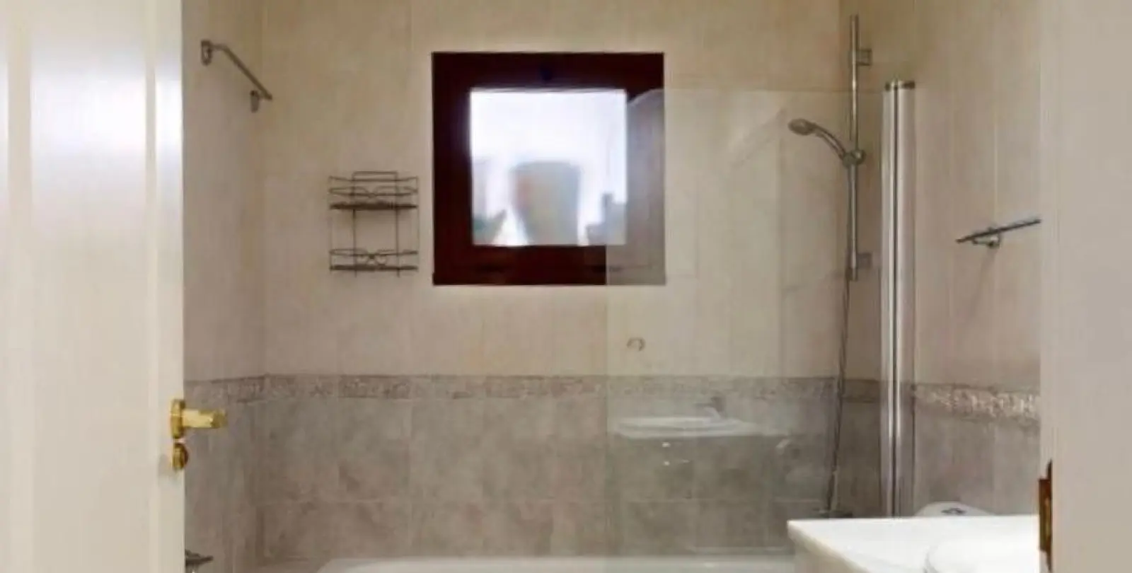 Sale of middle floor apartment in Hacienda del Sol 37