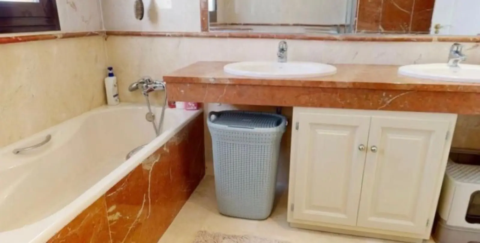 Sale of middle floor apartment in Hacienda del Sol 48