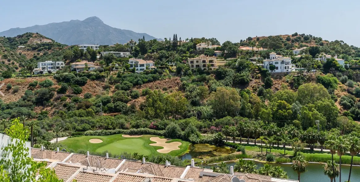 Sale of middle floor apartment in La Quinta 9