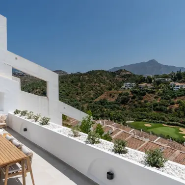 Sale of middle floor apartment in La Quinta