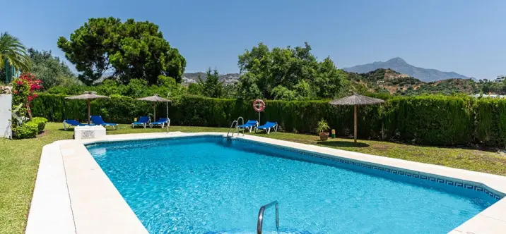 Venta de apartamento en planta media en La Quinta 0