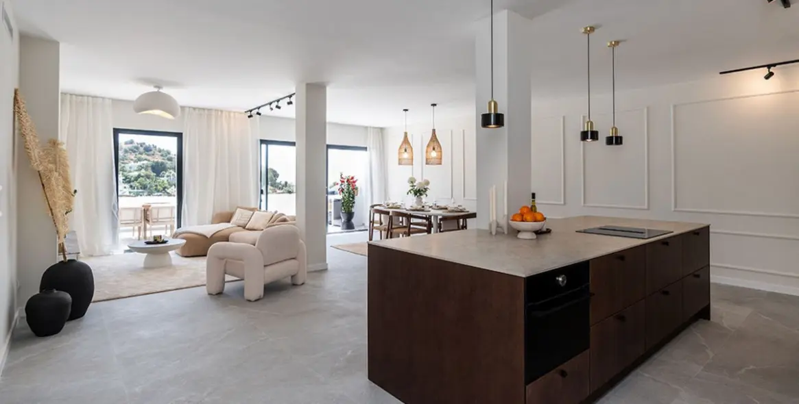 Venta de apartamento en planta media en La Quinta 2