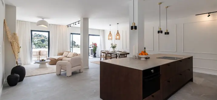 Venta de apartamento en planta media en La Quinta 1