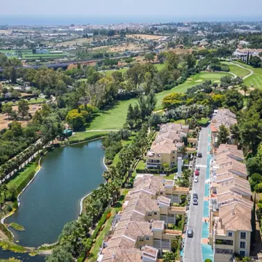 Venta de apartamento en planta media en La Quinta