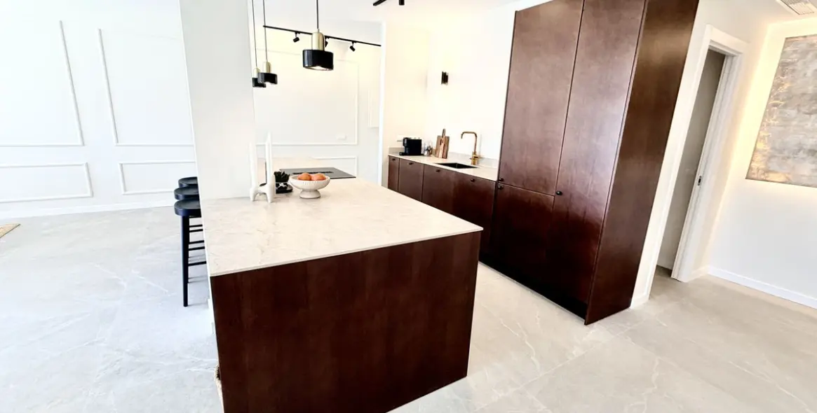 Venta de apartamento en planta media en La Quinta 11