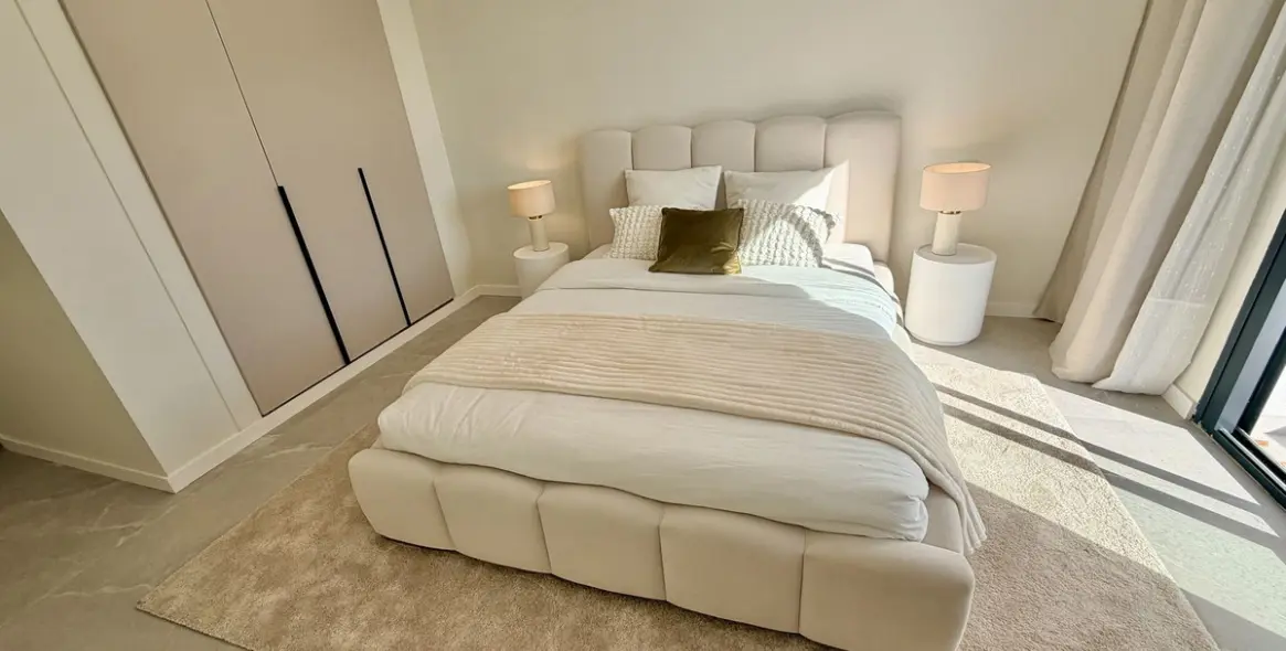 Venta de apartamento en planta media en La Quinta 14
