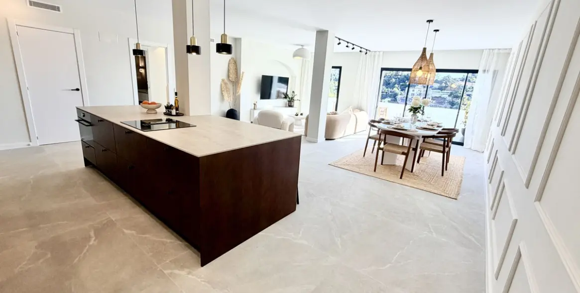 Venta de apartamento en planta media en La Quinta 16