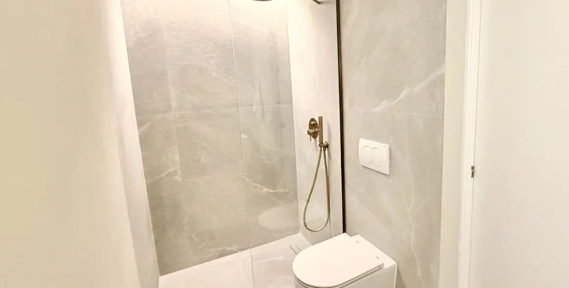 Venta de apartamento en planta media en La Quinta 20