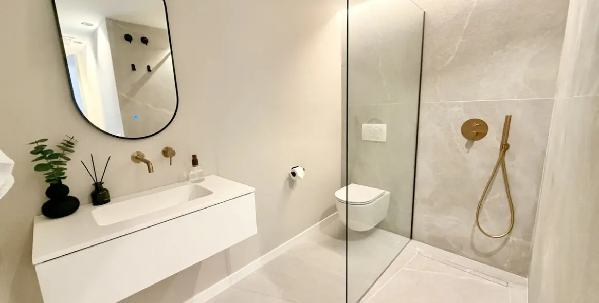 Venta de apartamento en planta media en La Quinta 22