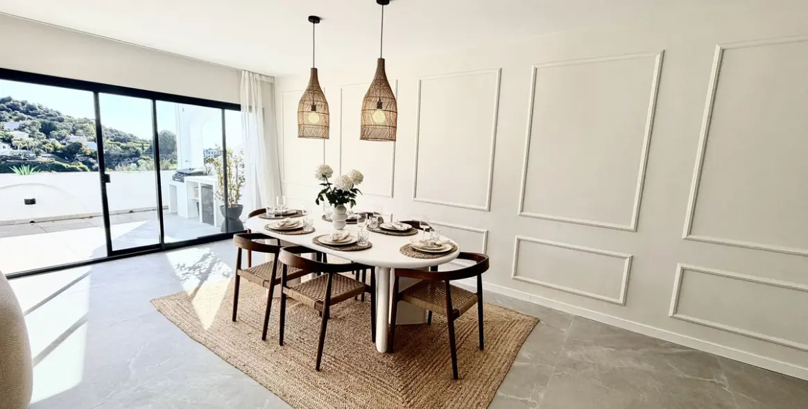Venta de apartamento en planta media en La Quinta 23