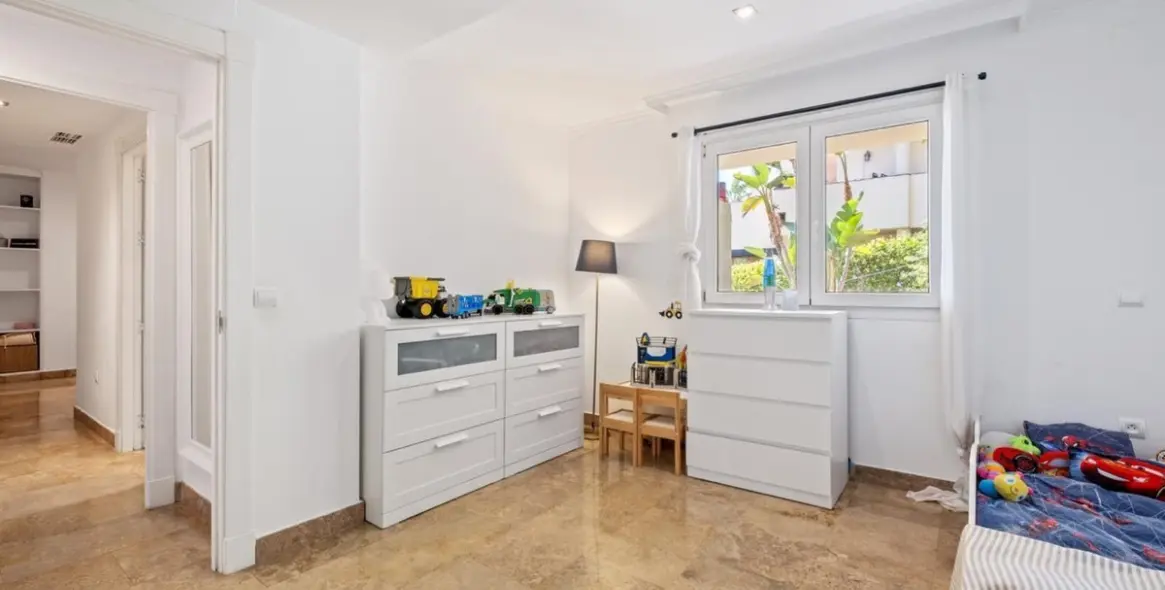 Sale of ground floor apartment in The Golden Mile 24