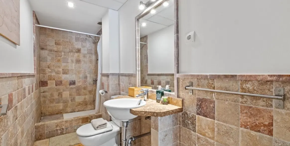 Venta de apartamento en planta baja en The Golden Mile 12