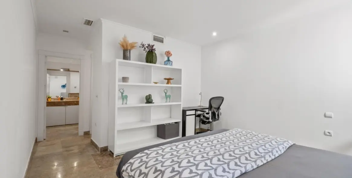 Venta de apartamento en planta baja en The Golden Mile 17