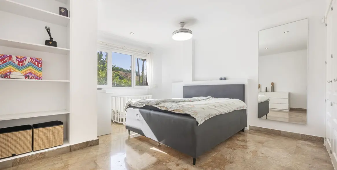 Sale of ground floor apartment in The Golden Mile 21